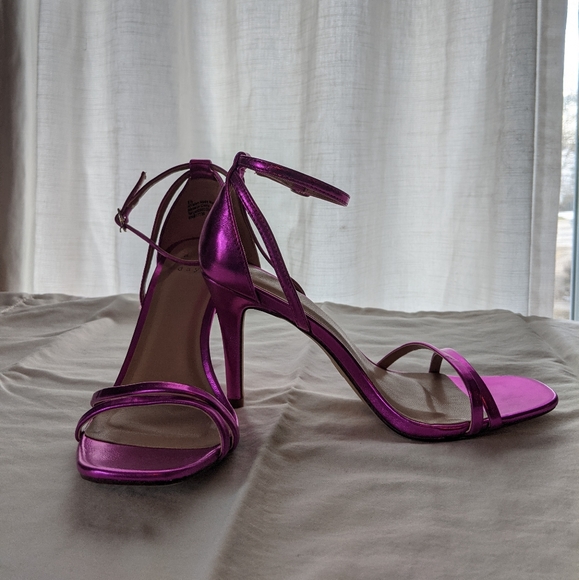 Pink Metallic Heels, Size W6.5 - Picture 3 of 5